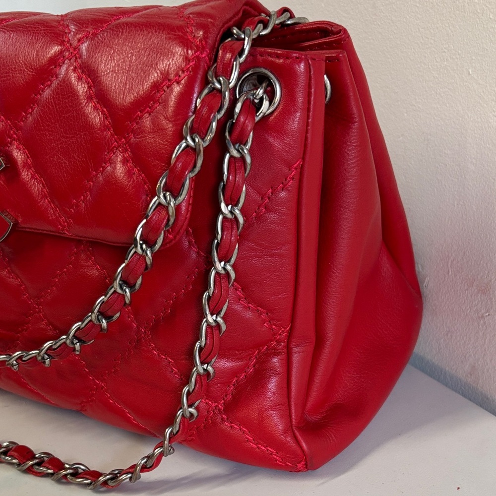 CHANEL Red Quilted Shoulder Bag - Picture 3 of 10